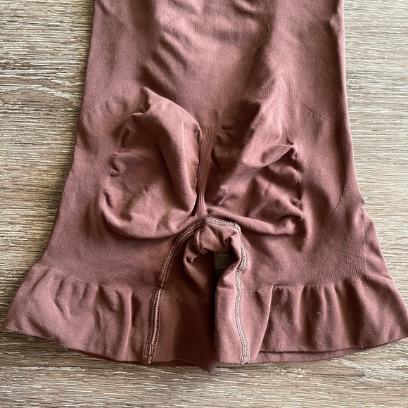 SKIMS Brown Top - Picture 4 of 5